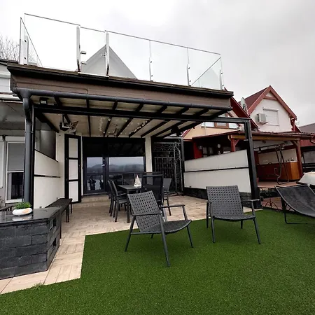 Restonthelake Apartman *