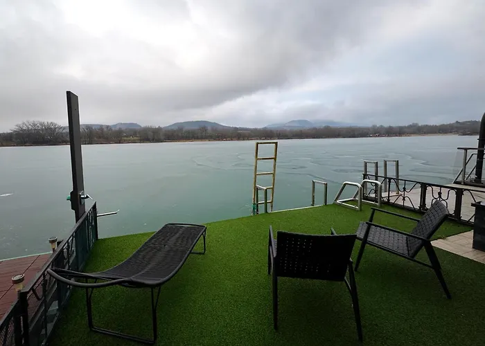 Restonthelake Apartman *