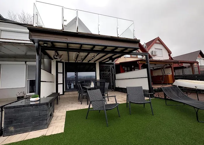 Restonthelake Apartment *