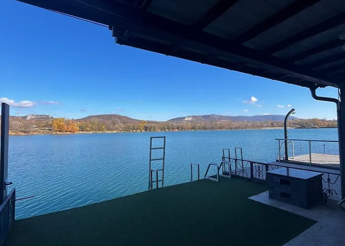 Restonthelake * Esztergom