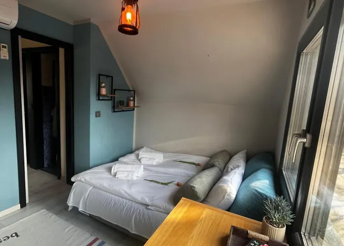 Restonthelake Apartment